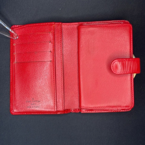 Louis Vuitton red epi kiss lock - Picture 6 of 9